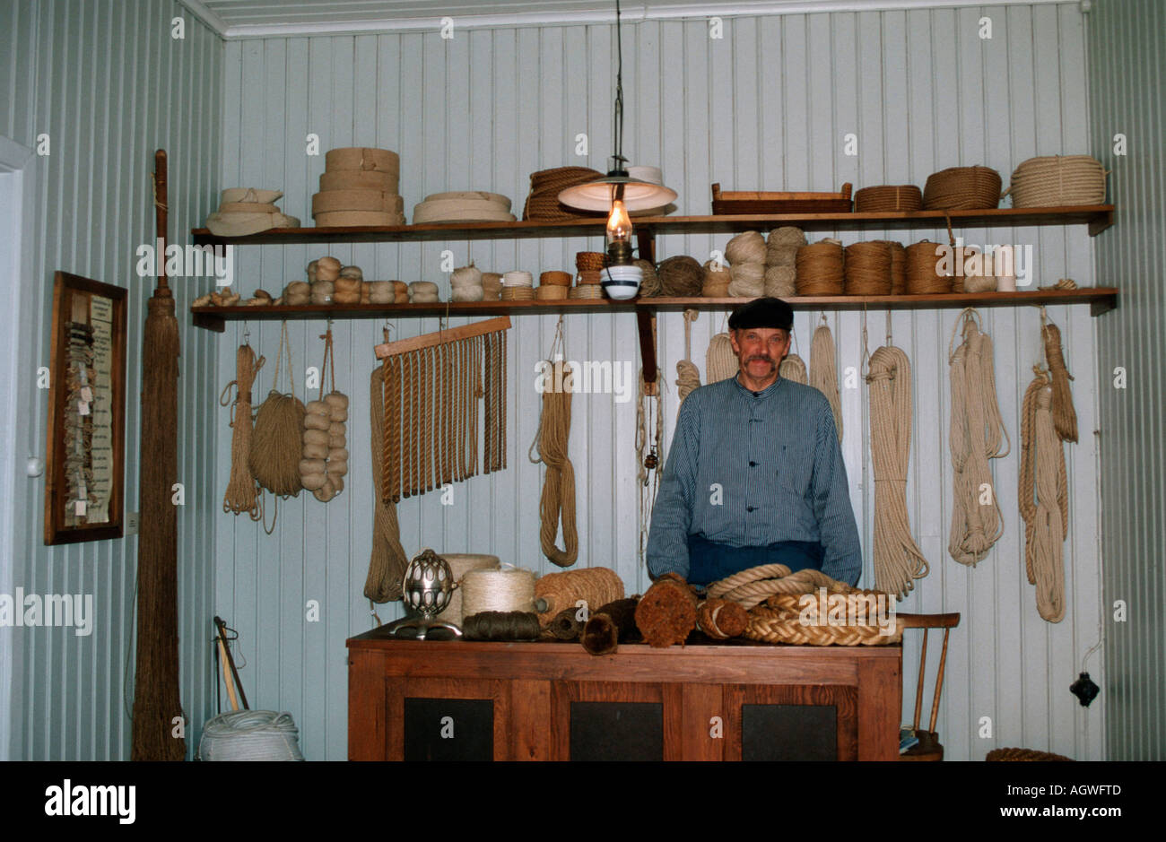 Colonial Rope Maker Rope maker hi-res stock photography and images - Alamy