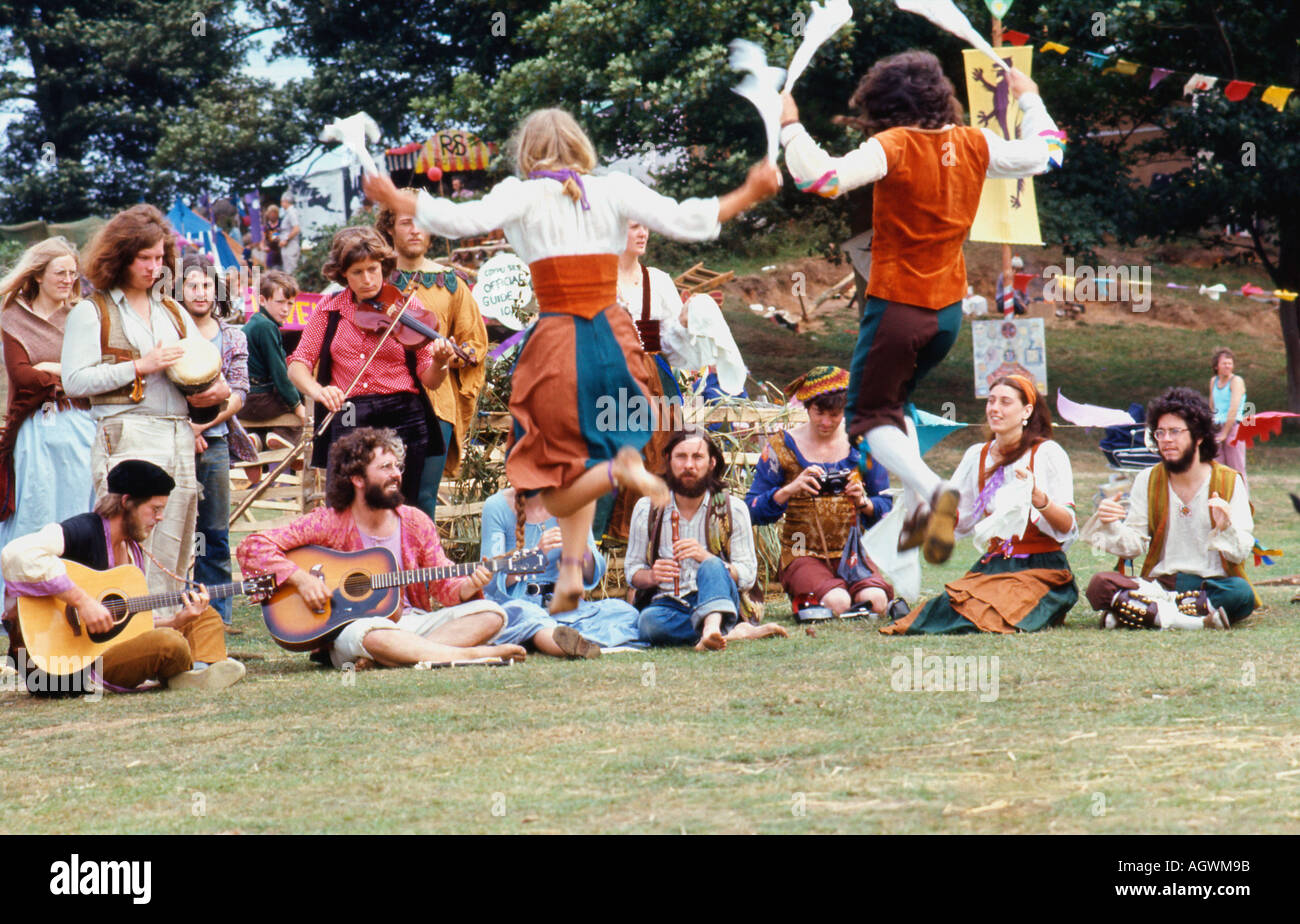 Morris Dancers, hippies and musicians performing at a music festival in the 1970s at Barsham Fair in Beccles Suffolk England UK 1974    KATHY DEWITT Stock Photo