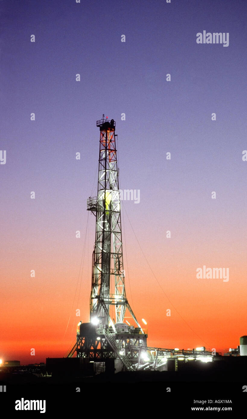 Nightime oil drilling near Bakersfield California Stock Photo Alamy