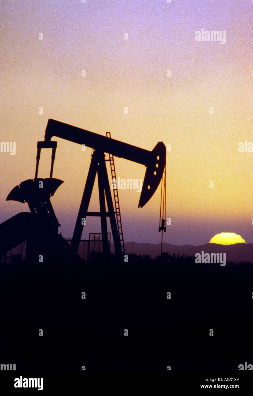 Drilling rig icon hires stock photography and images Alamy