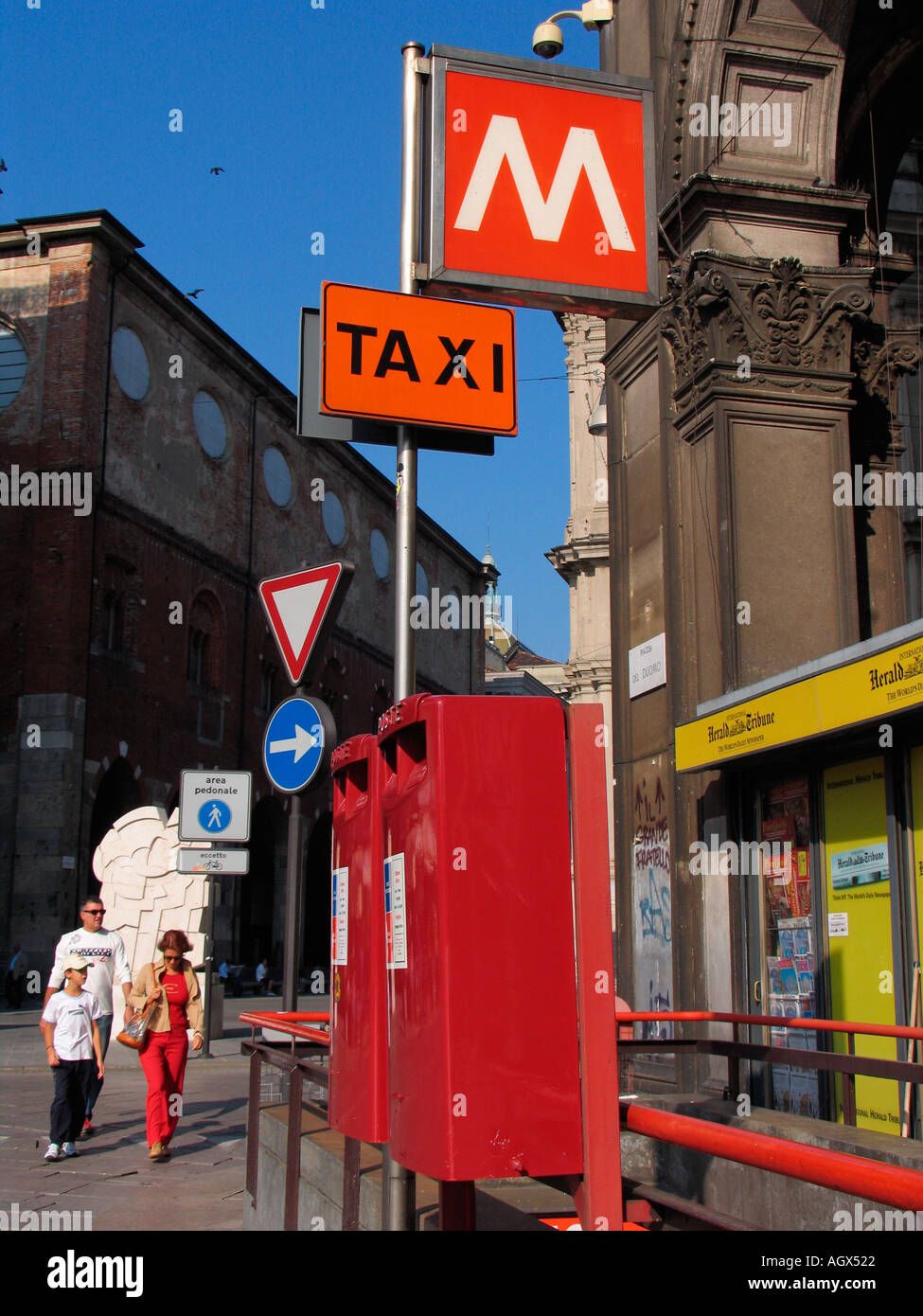 Family walking towards mail boxes at the Piazza Duomo Metro entrance