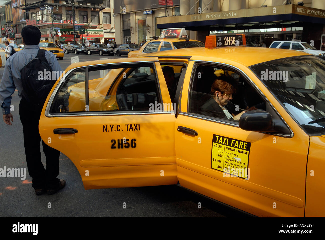 Taxis New York Queue Stock Photos & Taxis New York Queue Stock Images