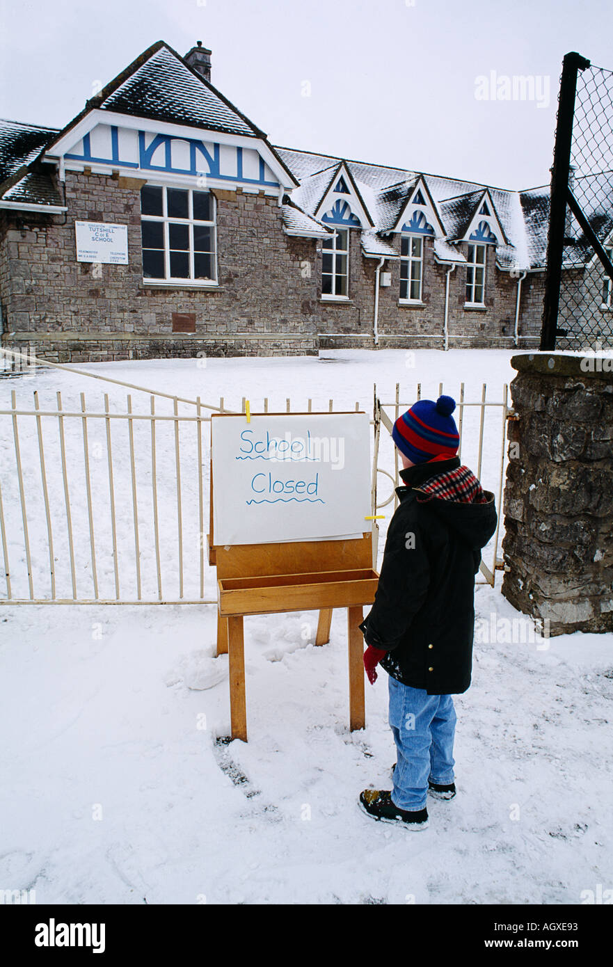 SCHOOL CLOSURE CAUSED BY SNOW Stock Photo Alamy