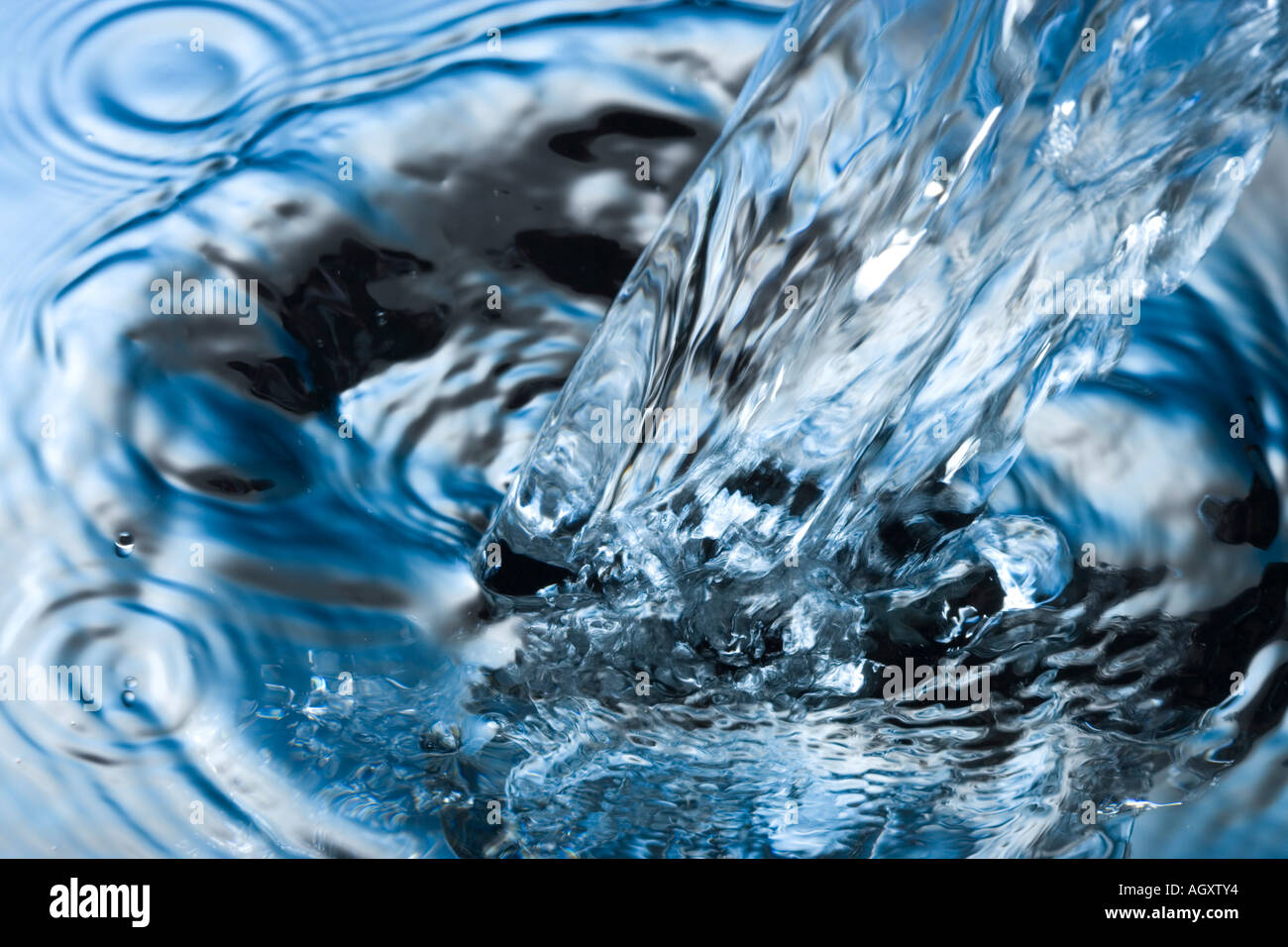 Pouring water. High speed photography Stock Photo - Alamy