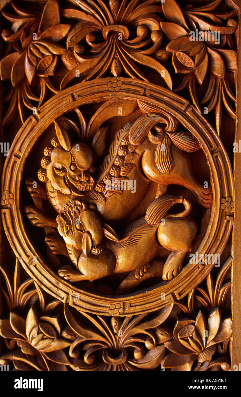 China Yunnan Lijiang carved wooden lion door panel Stock Photo