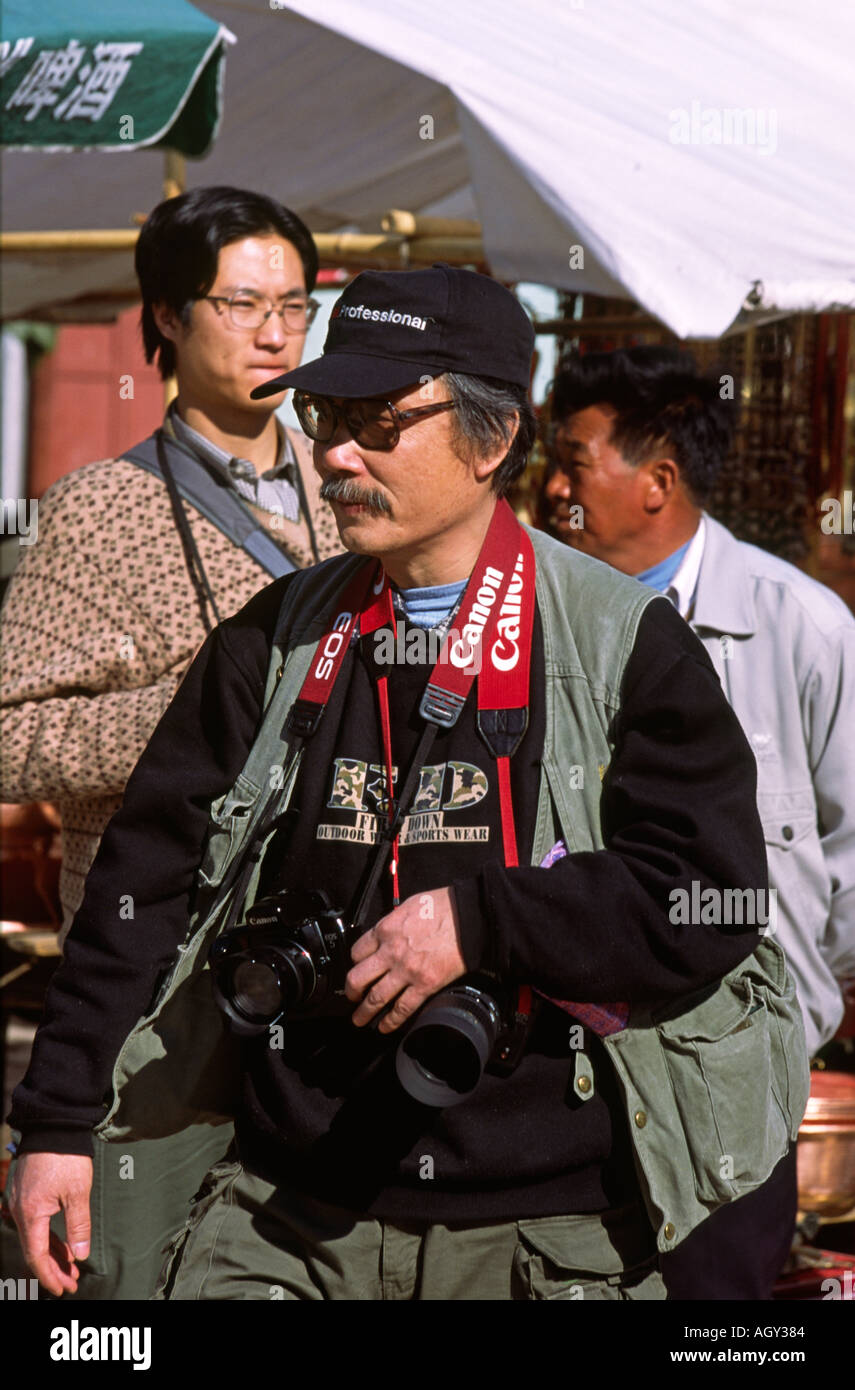 China Yunnan Lijiang camera laden Japanese tourist Stock Photo