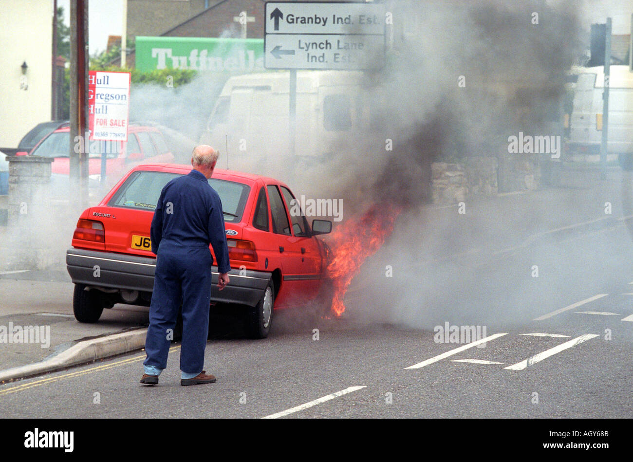 A car burns in the road hi-res stock photography and images - Alamy