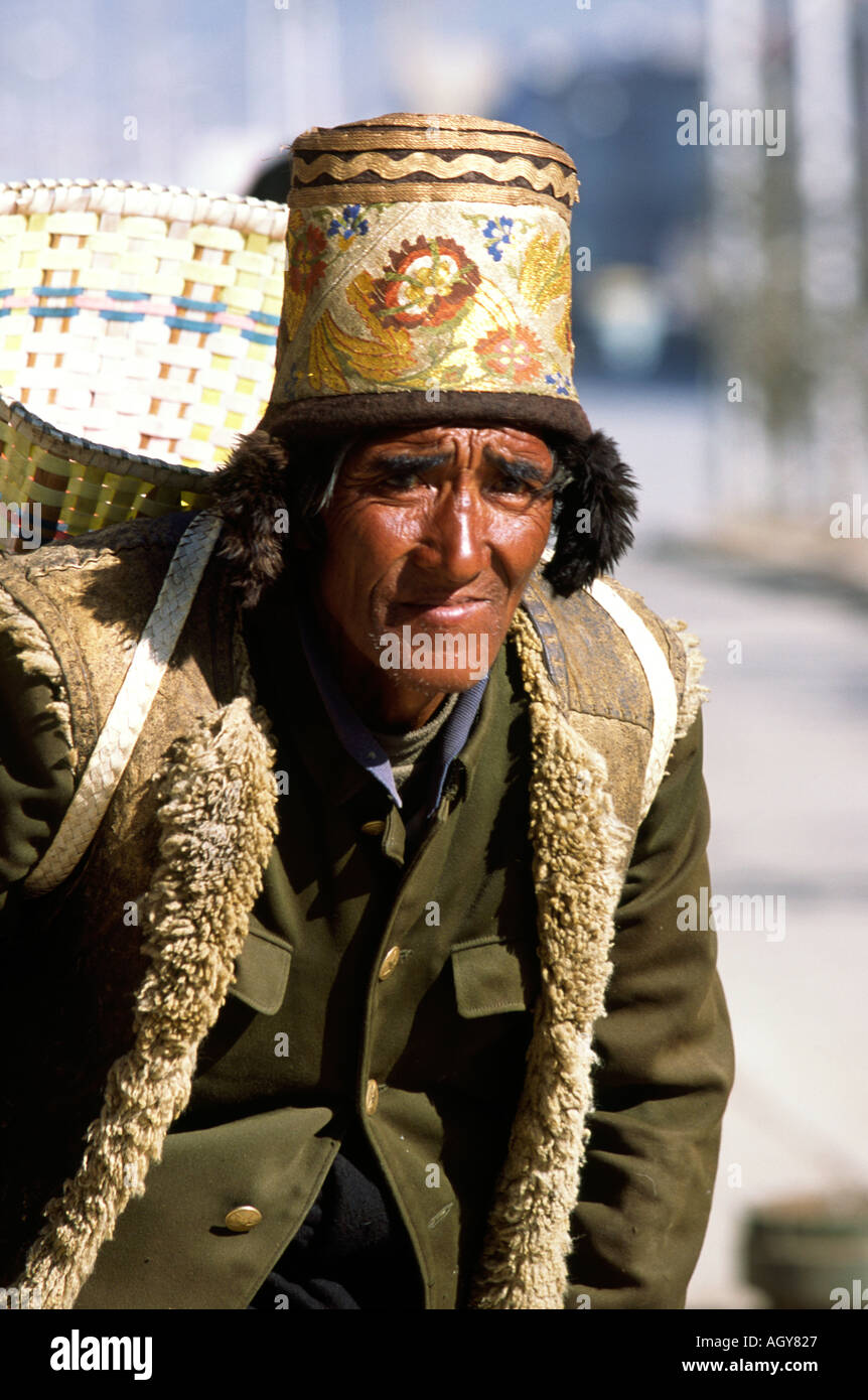 Old man wearing hat hi-res stock photography and images - Alamy