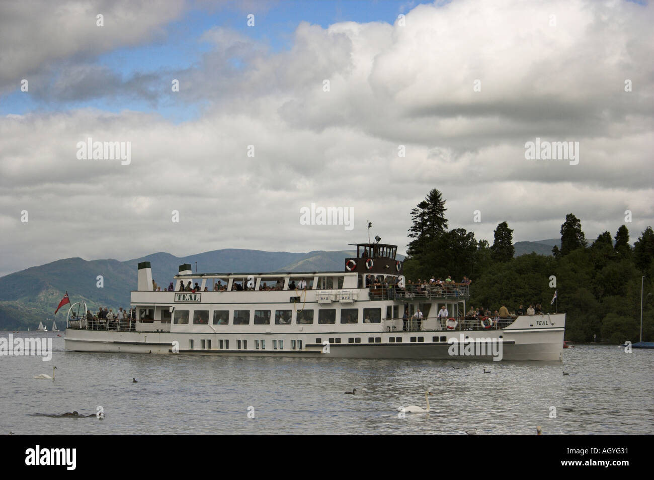 The Teal steamer boat on Lake Windermere Stock Photo Alamy