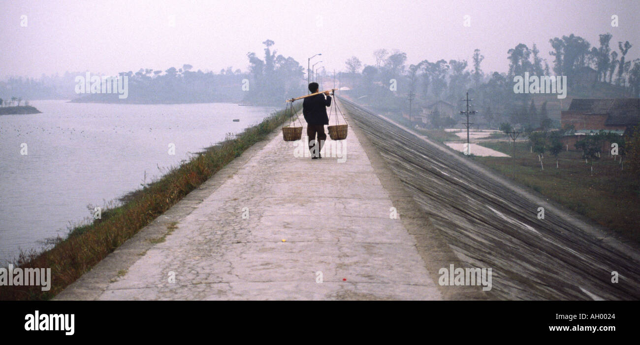 Lonely labourer Chongqing China Stock Photo