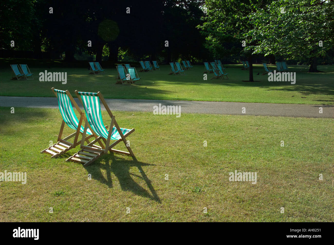 St james park deck chair hi-res stock photography and images - Alamy