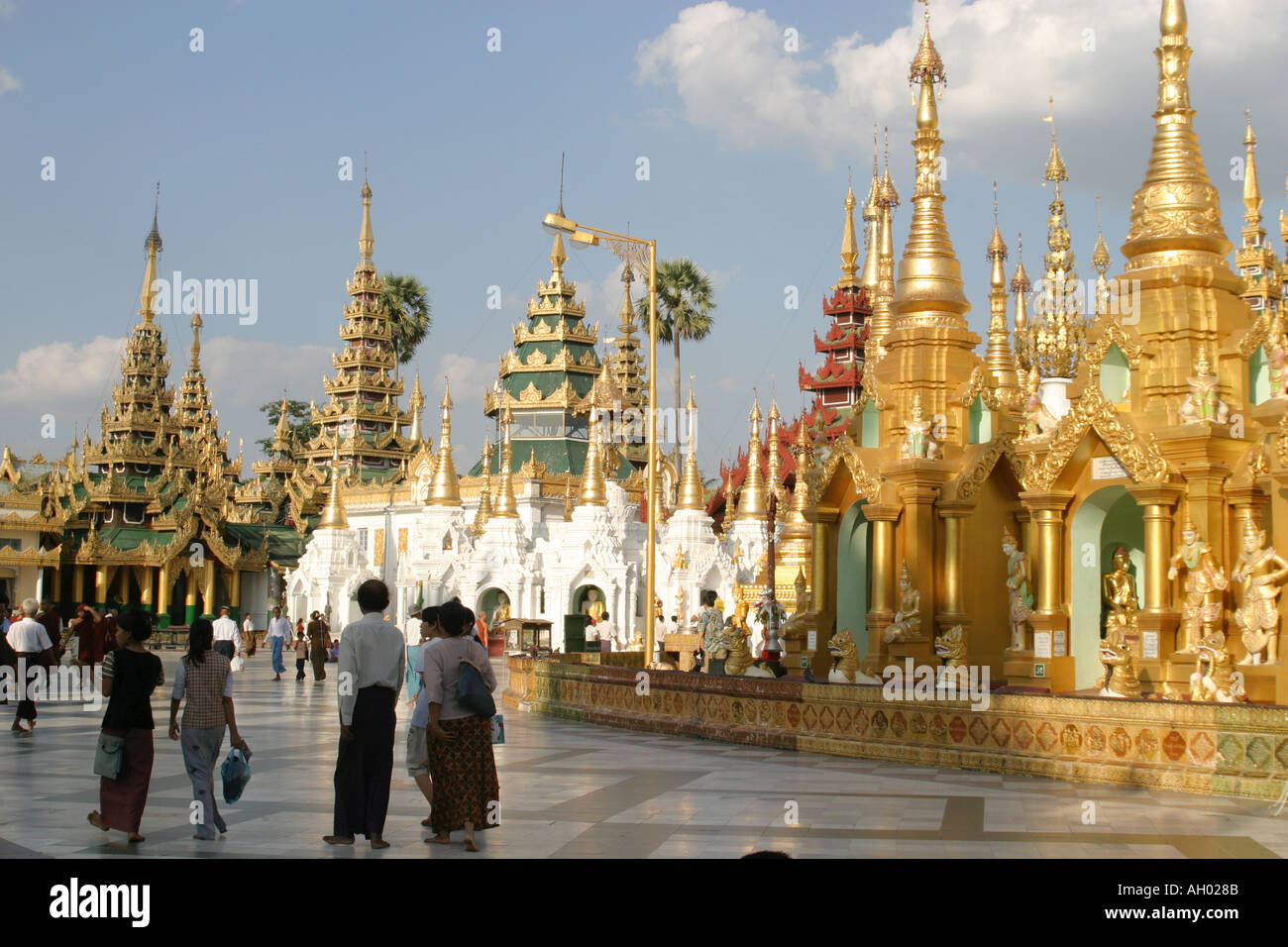 Daily life among the Golden pagodas at the spectacular Shwedagon Pagoda ...