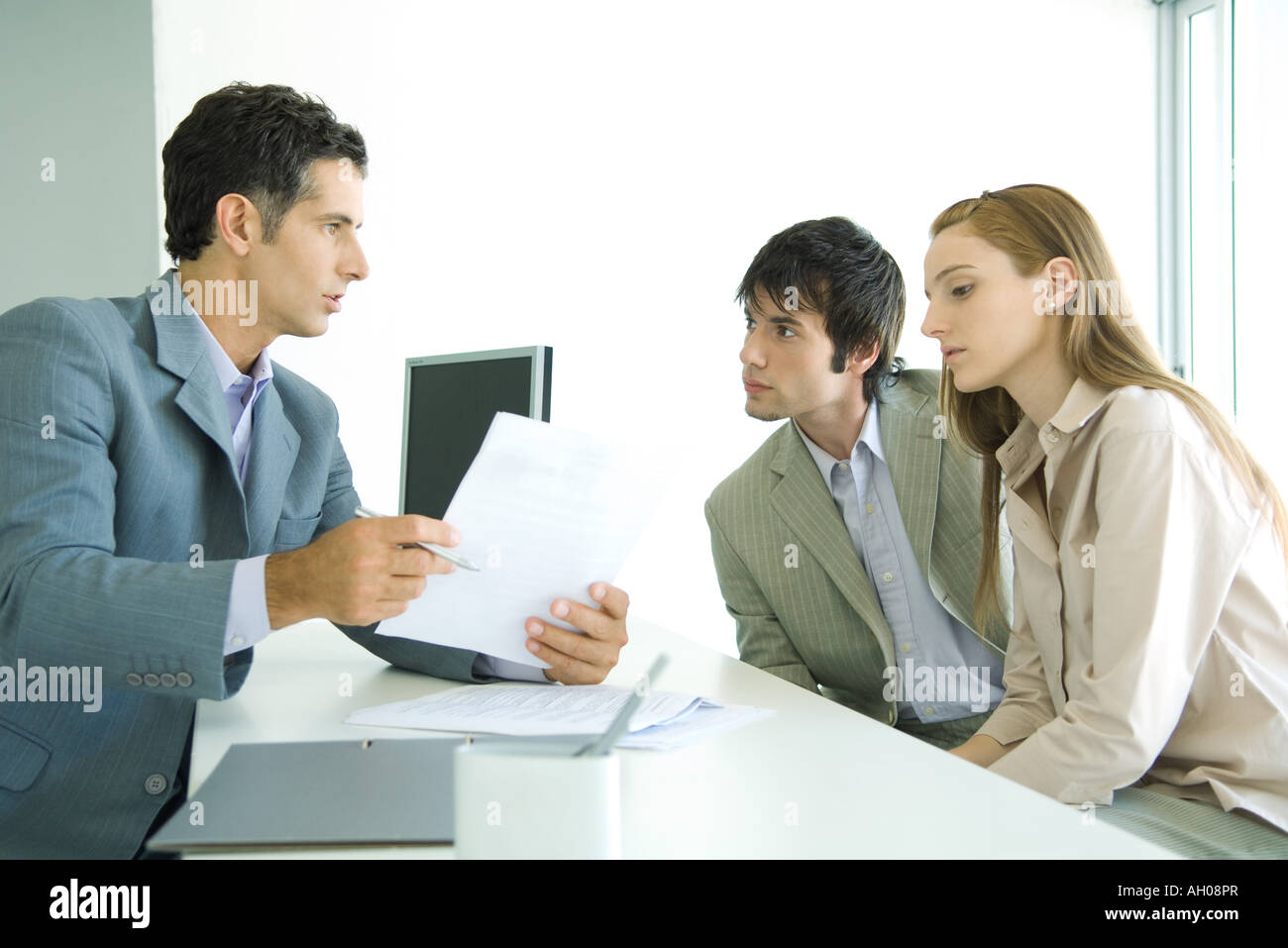 Couple sitting across from each other hires stock photography and