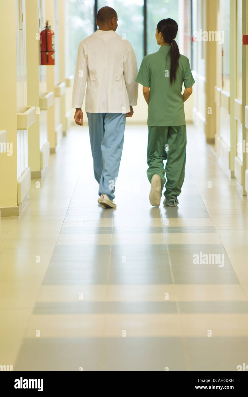 Full length staff hi-res stock photography and images - Alamy