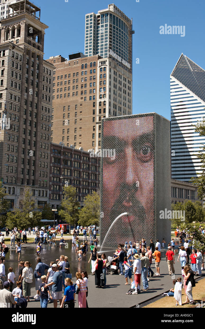 ILLINOIS Chicago Crown Fountain in Millennium Park faces on giant Stock Photo 4673728 Alamy