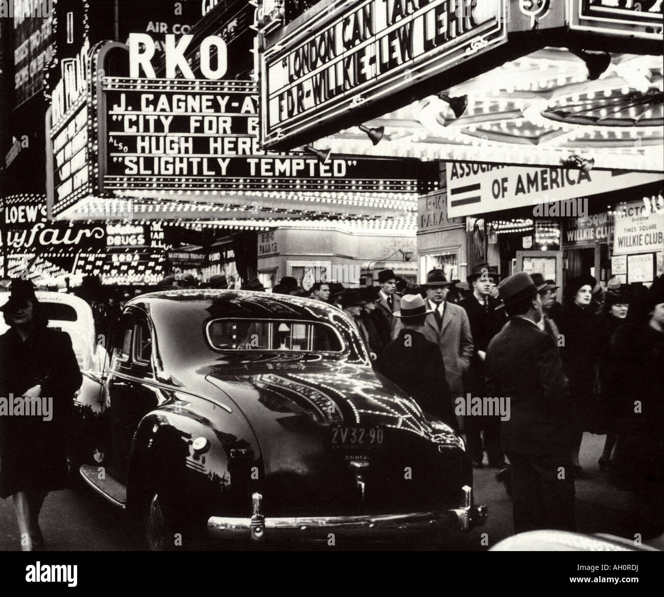 NEW YORK  cinema crowds in Times Square in 1940 where LONDON CAN TAKE IT  and  CITY FOR CONQUEST are showing Stock Photo