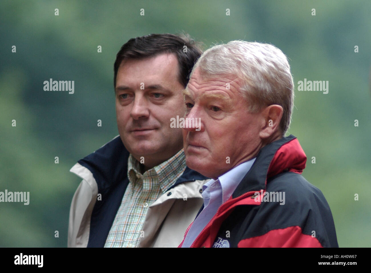 Paddy Ashdown the Former UN High Representative in Bosnia Herzegovina standing with Bosnian Serb Political Leader Milorad Dodic Stock Photo