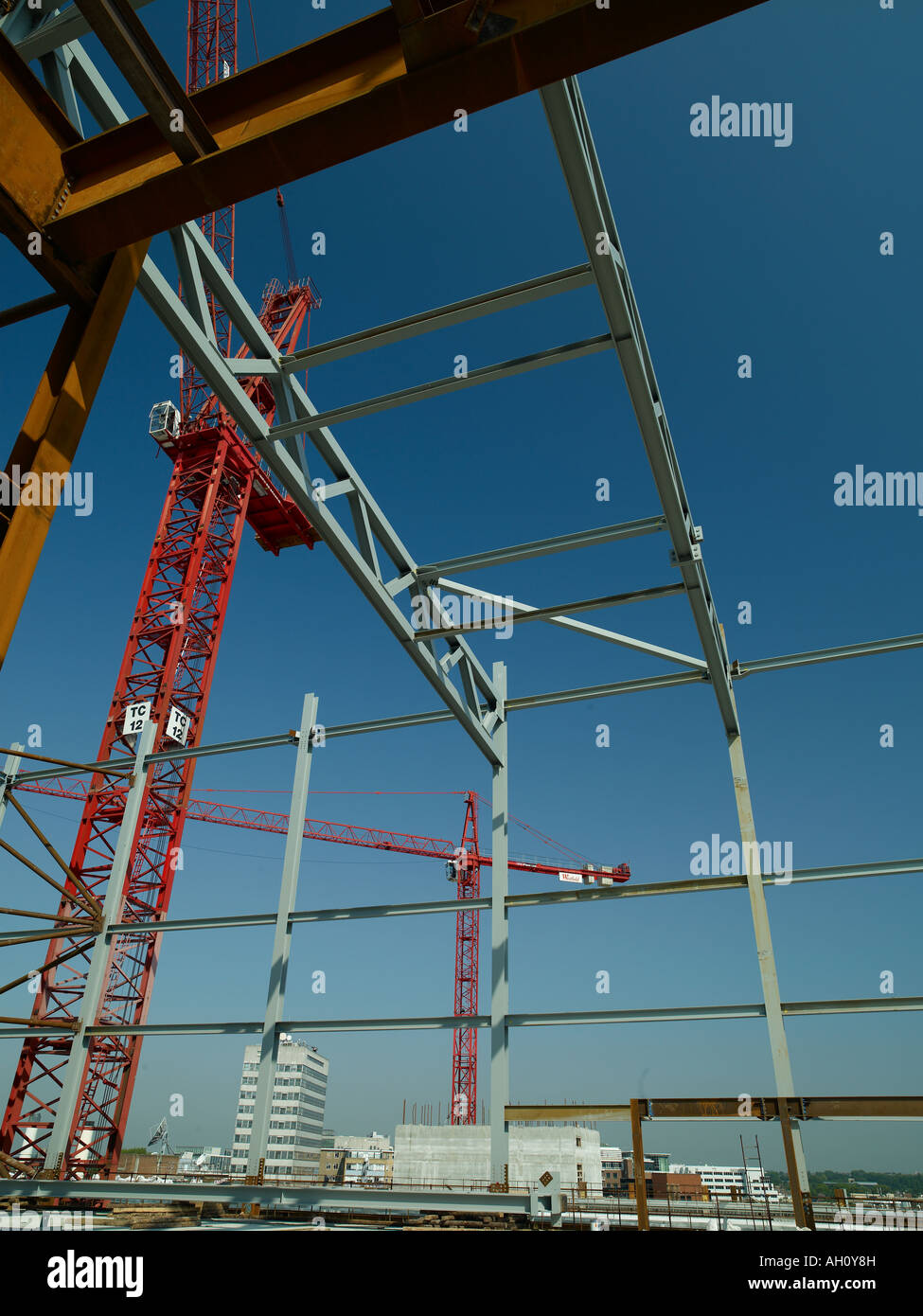 Steel girder framework cranes hi-res stock photography and images - Alamy