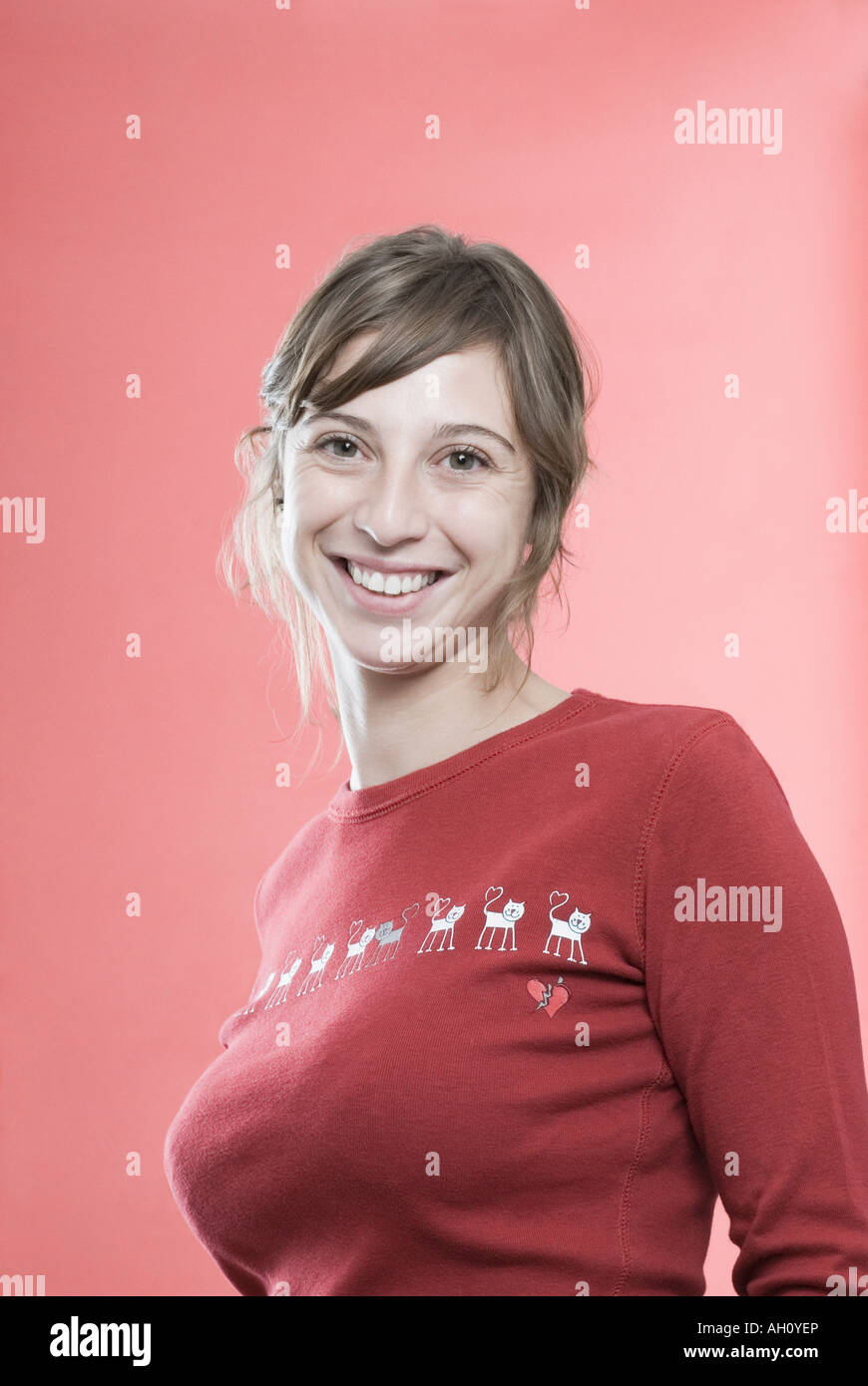 Portrait of a young woman smiling Stock Photo - Alamy
