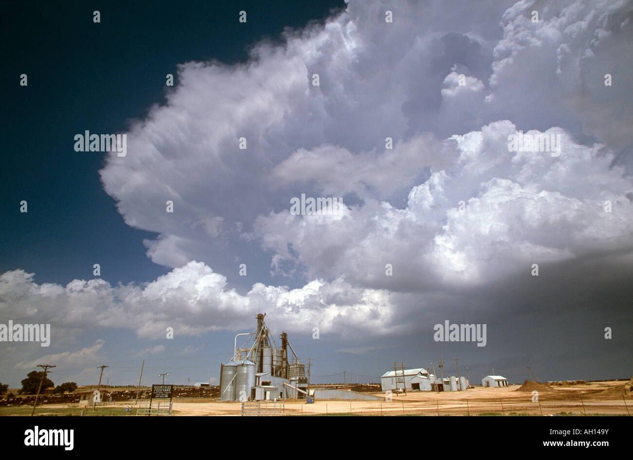 Huge supercell thunderstorm cloud over an industrial complex in Texas ...