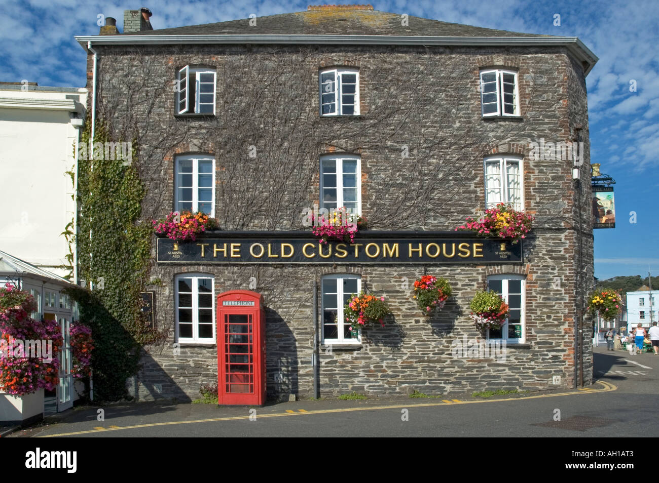 Pub padstow old custom house hires stock photography and images Alamy