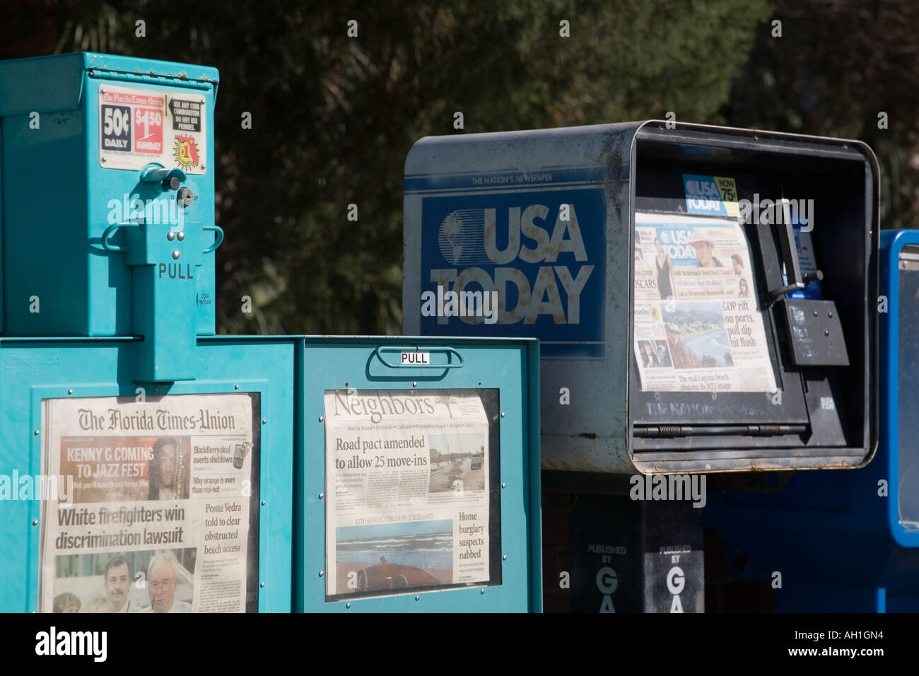 Newspaper stands hires stock photography and images Alamy
