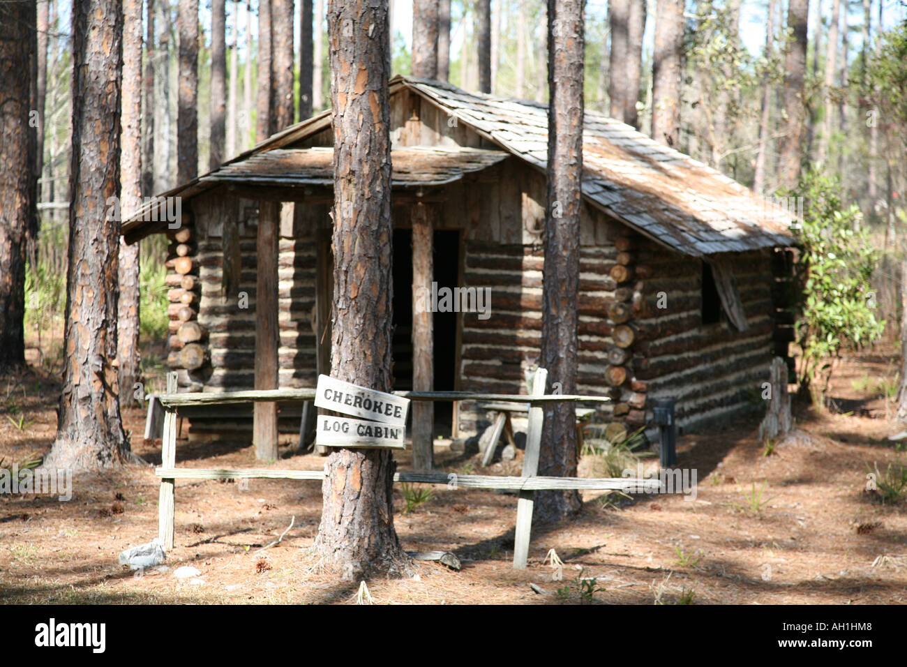 Typical Early Settlers Log Cabin Oke Fenokee Swamp Georgia  U.S.A. Stock Photo