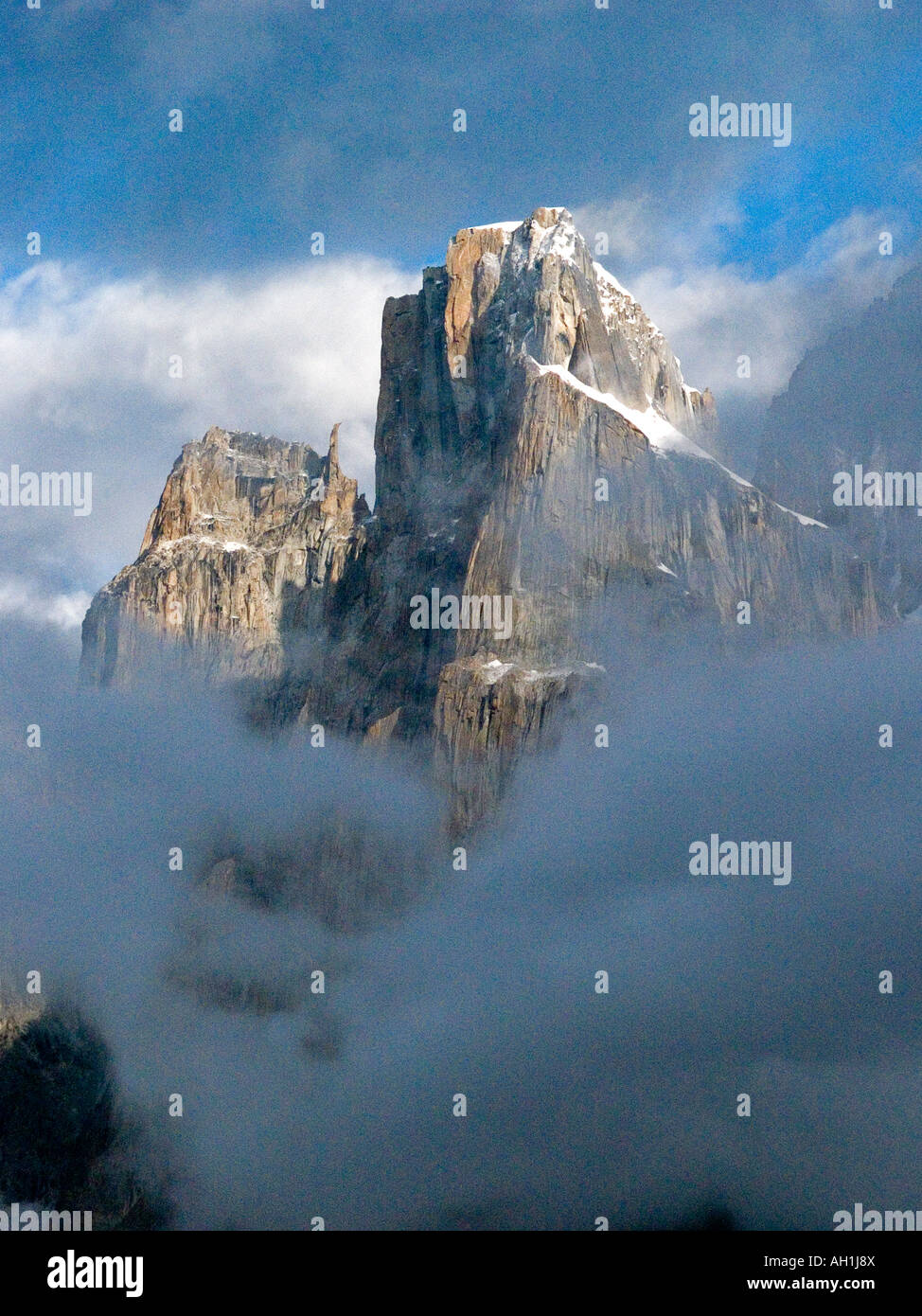 Clouds Swirling Around The Great Trango Towers Karakoram Mountains Pakistan Stock Photo Alamy