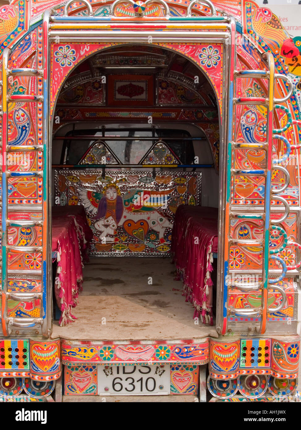 auto art the interior and exterior of a painted Suzuki van Rawalpindi