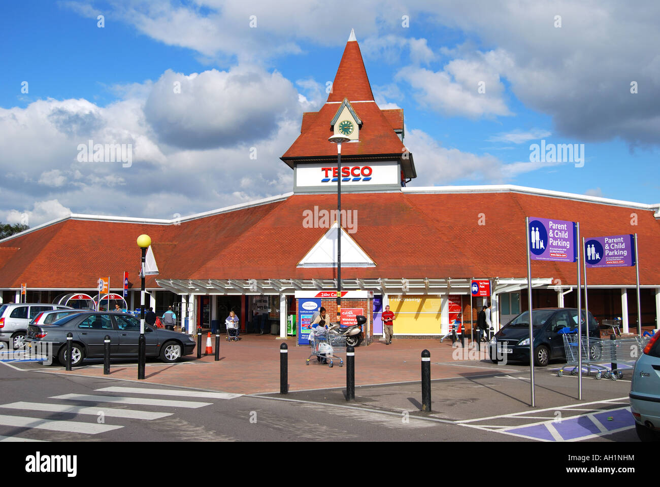 Tesco Bracknell North Superstore, Bracknell, Berkshire, England, United