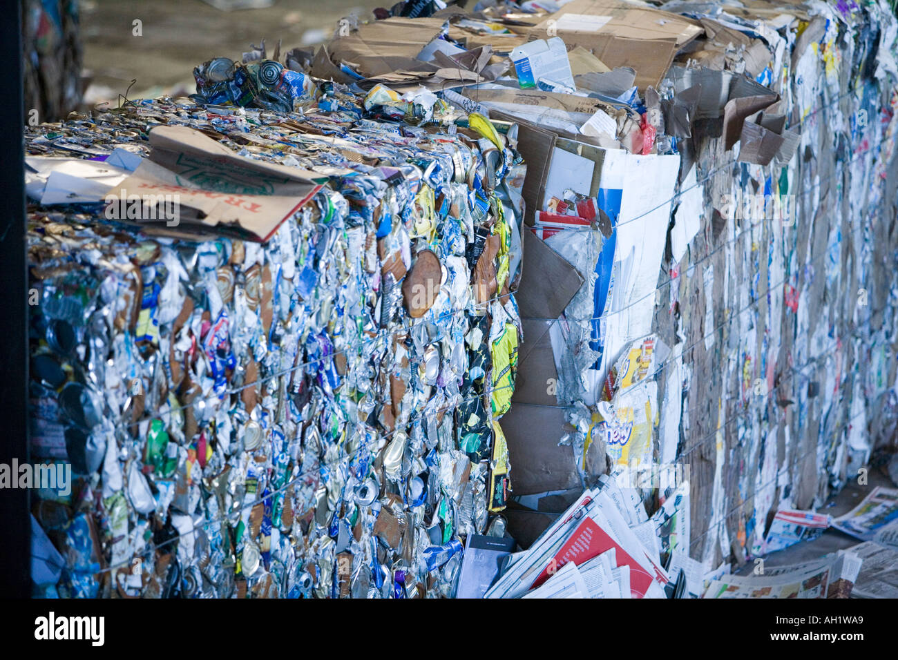 Recycled tin aluminum and aluminium and paper compacted and bundled