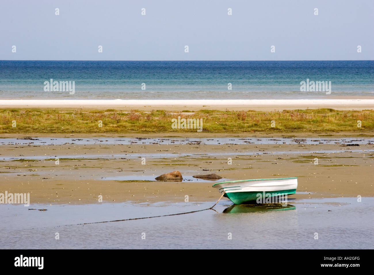 Boat lying on beach Stock Photo - Alamy