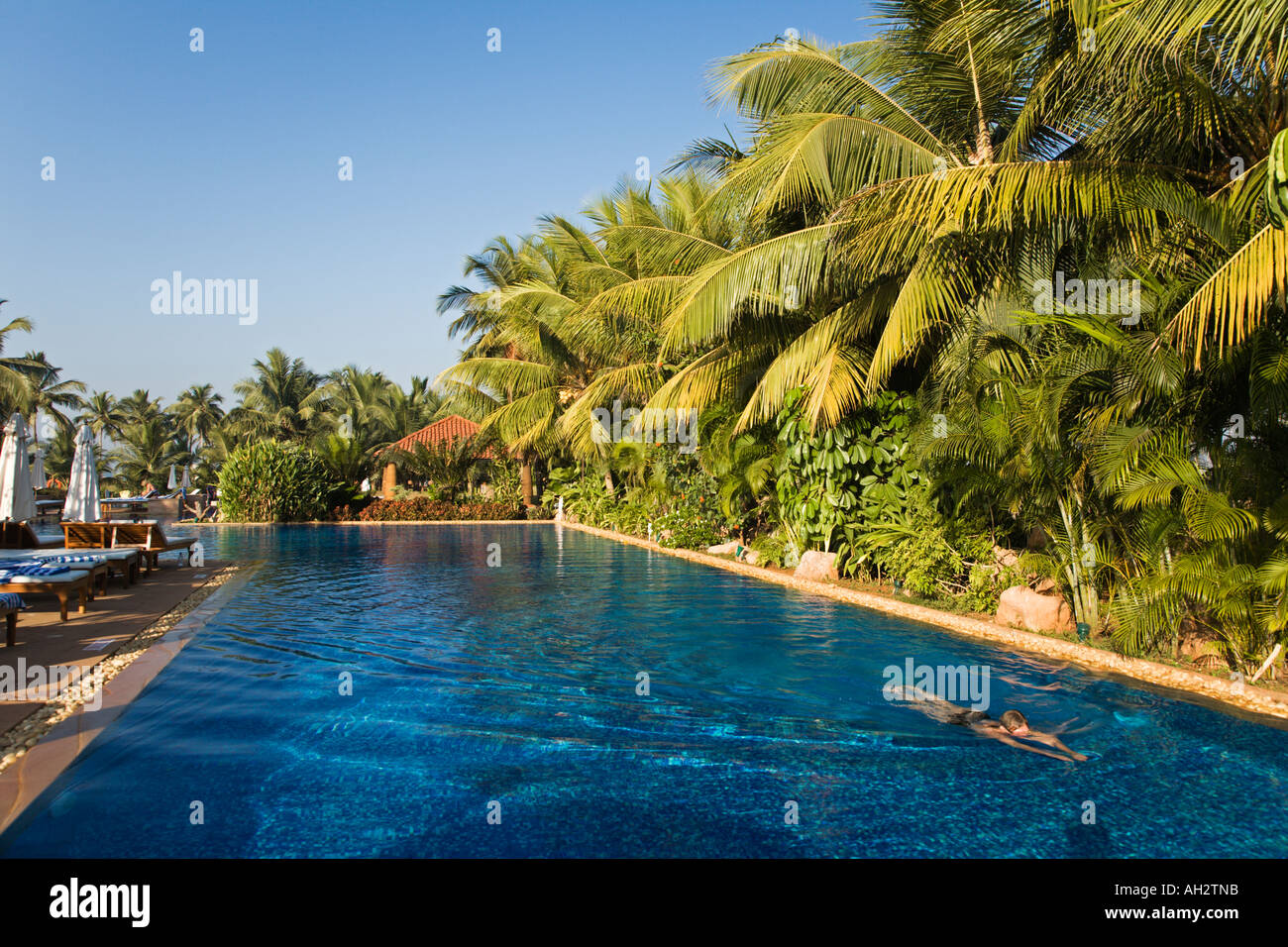 Pool at Kenilworth Hotel Stock Photo Alamy