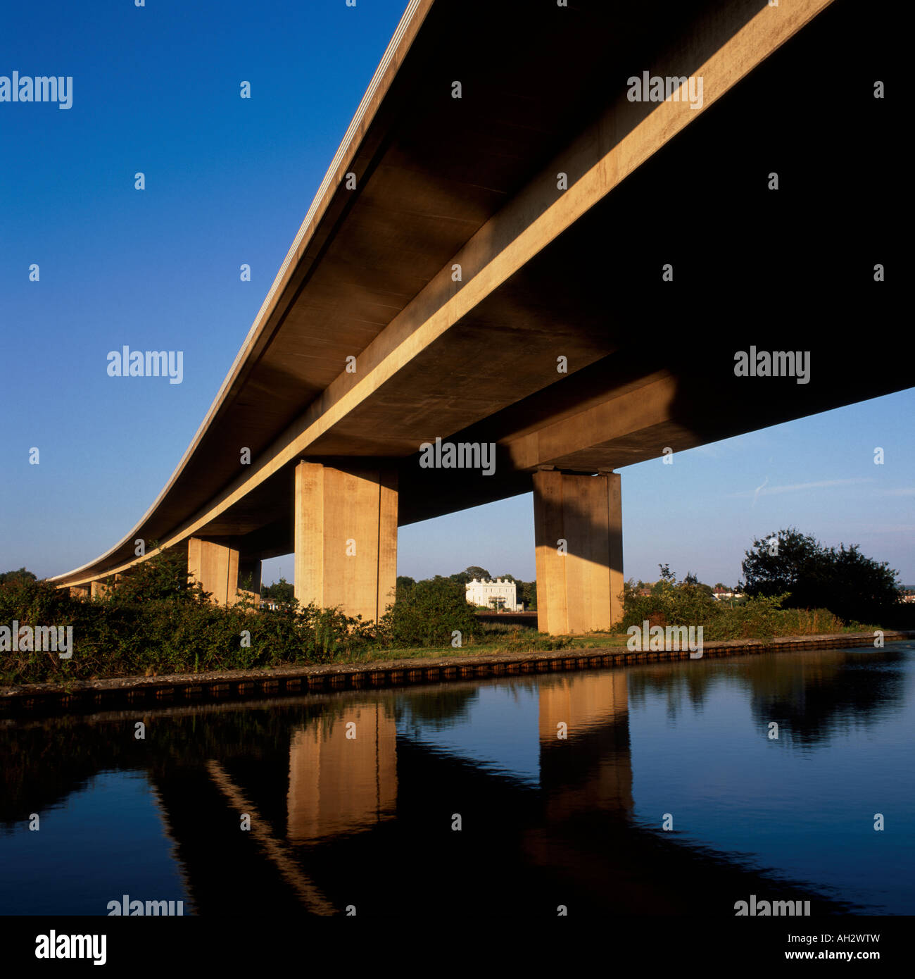 View of house under the M5 motorway over the River Exe near Topsham, Devon, UK Stock Photo