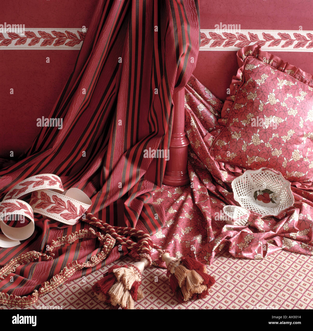 Plain Red Wallpaper Border