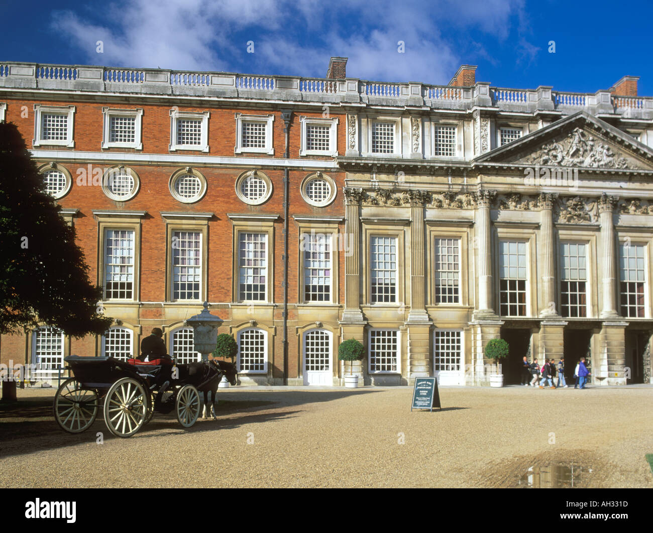 UK London Hampton Court Palace Stock Photo - Alamy