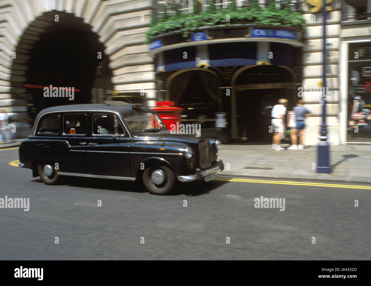 Uk locations cities london taxi hi-res stock photography and images - Alamy