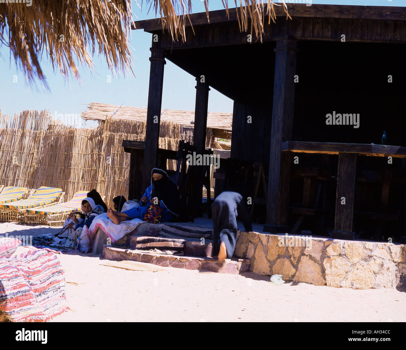 Arabic people in their village Stock Photo - Alamy