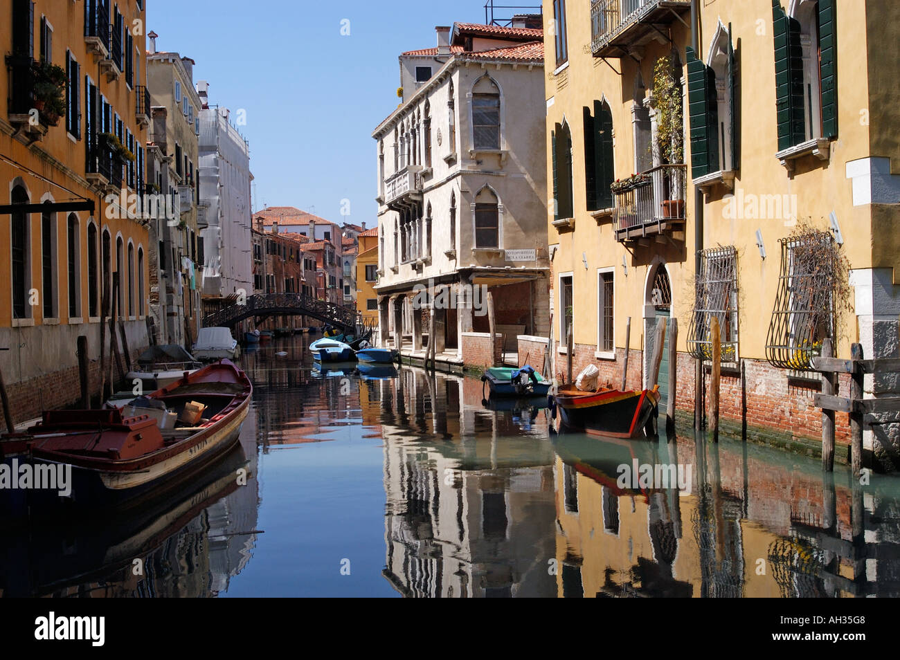 Quiet venice canal hi-res stock photography and images - Alamy