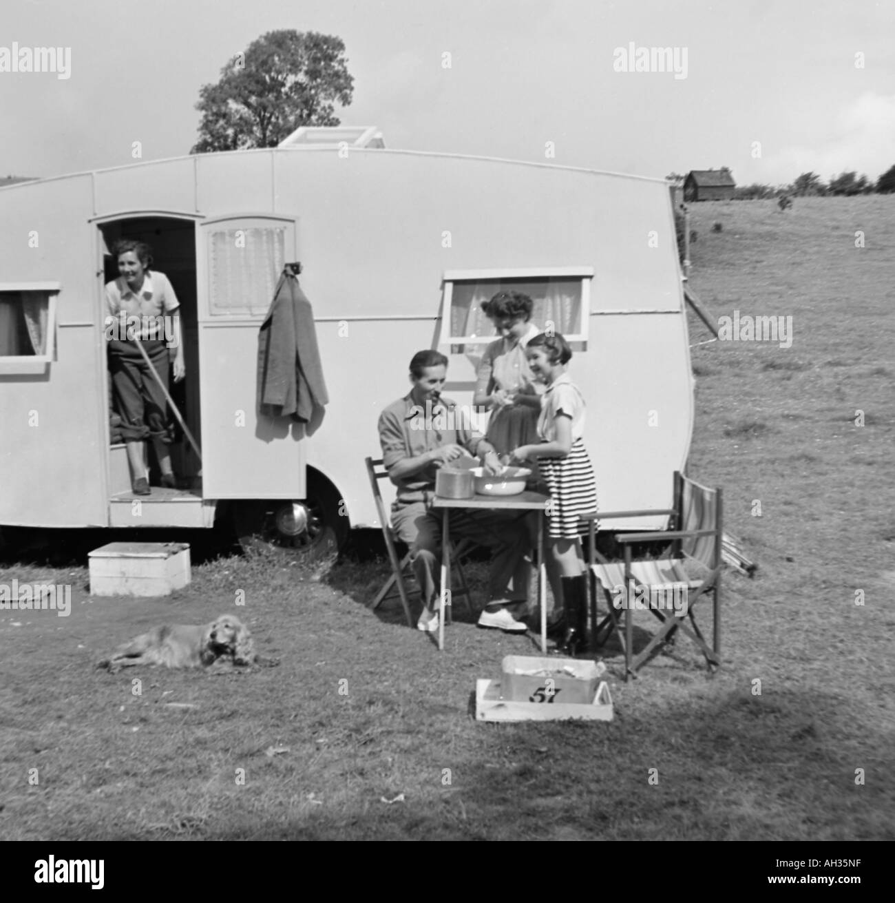 OLD VINTAGE FAMILY SNAPSHOT PHOTOGRAPH OF FAMILY ON CAMPING HOLIDAY WITH CARAVAN Stock Photo