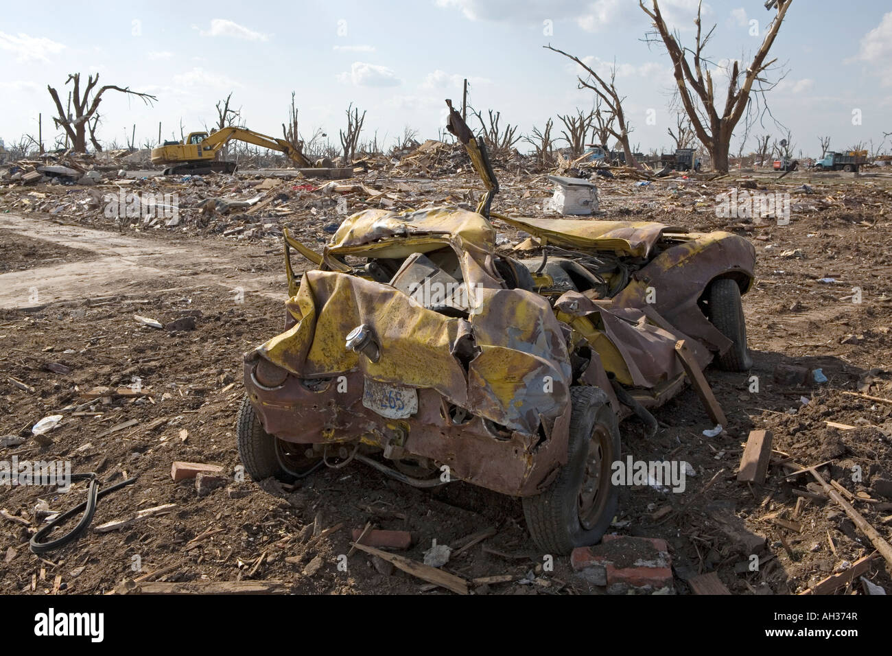 A smashed vehicle and ongoing cleanup operation in Greensburg, Kansas, USA, after the huge killer tornado on May 4th 2007 Stock Photo