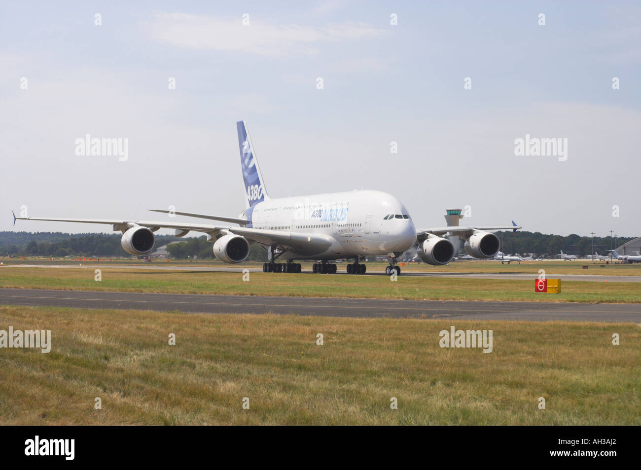 A380 Airbus landing at Farnborough Stock Photo