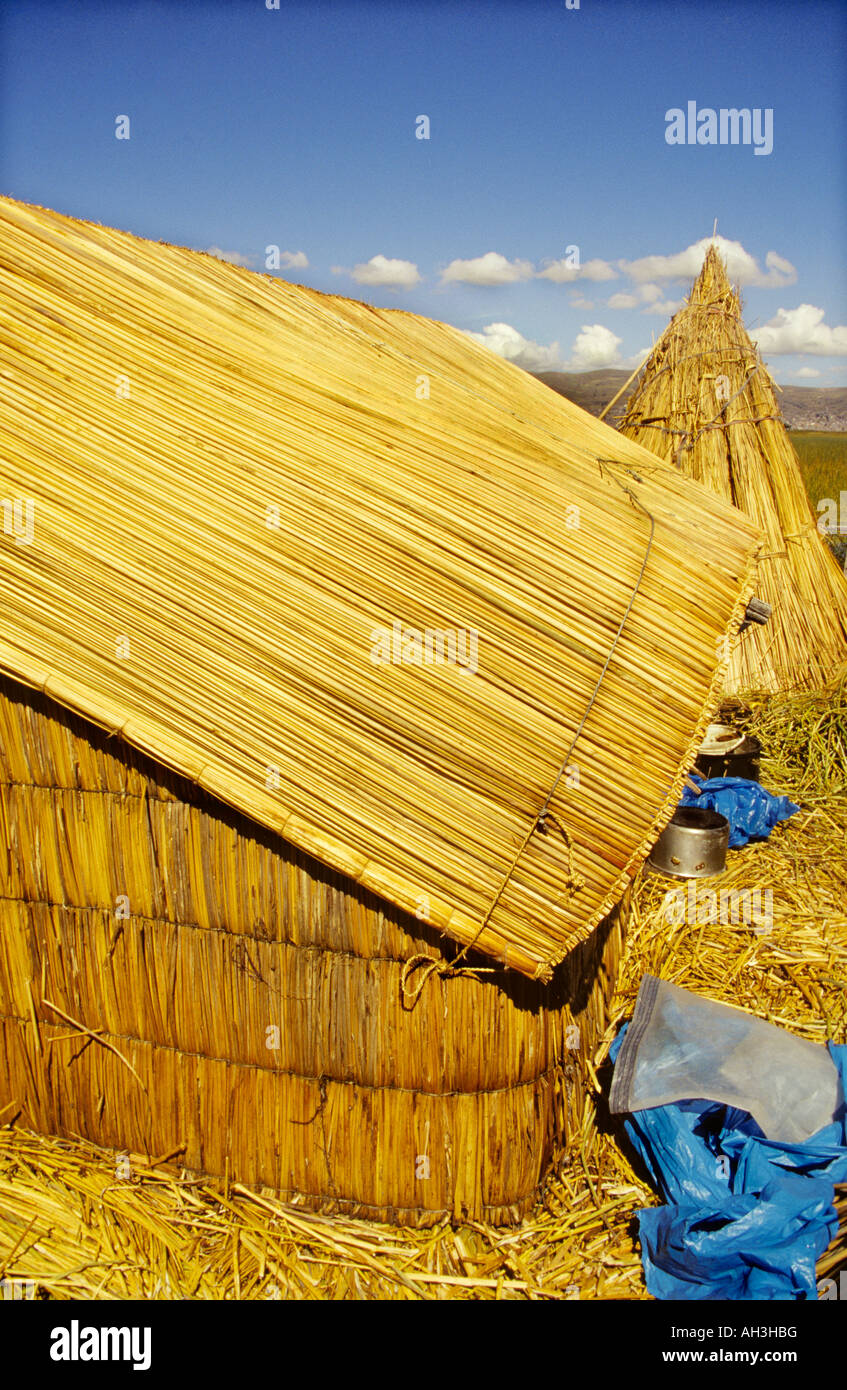 Traditional reed huts on the floating islands of the Uros people, Lake ...