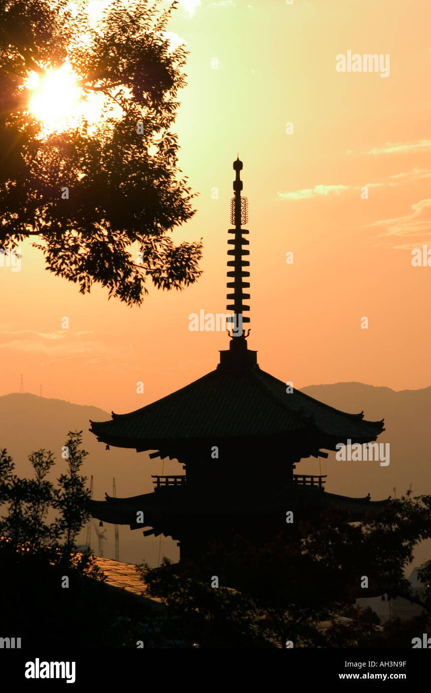Sunset by the yasaka pagoda hi-res stock photography and images - Alamy