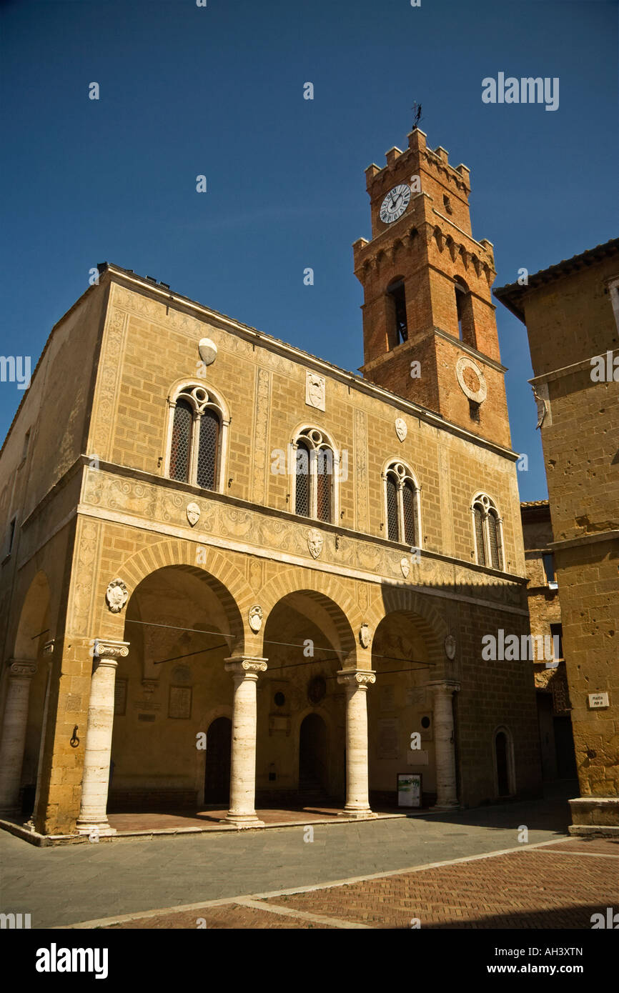 Palazzo Comunale, Piazza Pio II, Pienza, Tuscany, Italy Stock Photo Alamy