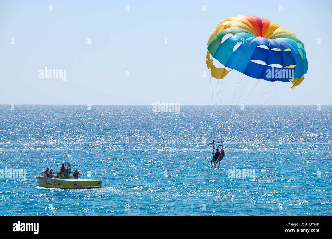 Paragliding off boat hires stock photography and images Alamy