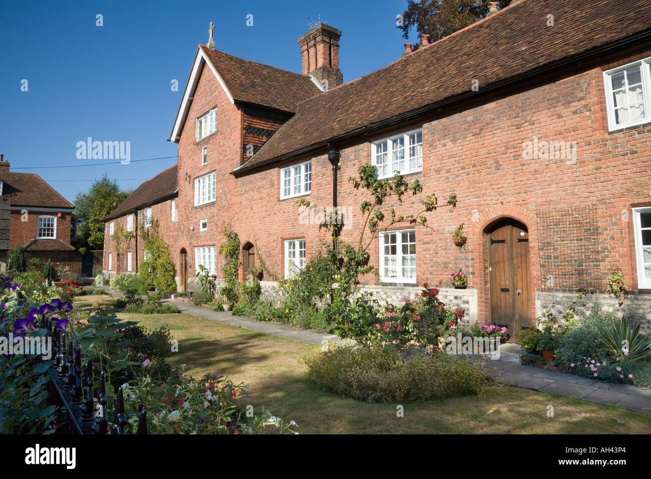 Winchester Hampshire Cottage Hi res Stock Photography And Images Alamy winchester-hampshire-cottage-hi-res-stock-photography-and-images-alamy