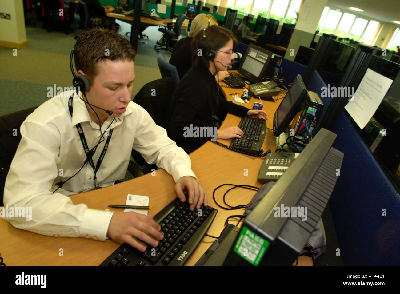 A male Customer Service Representative at The Number 118 118 call