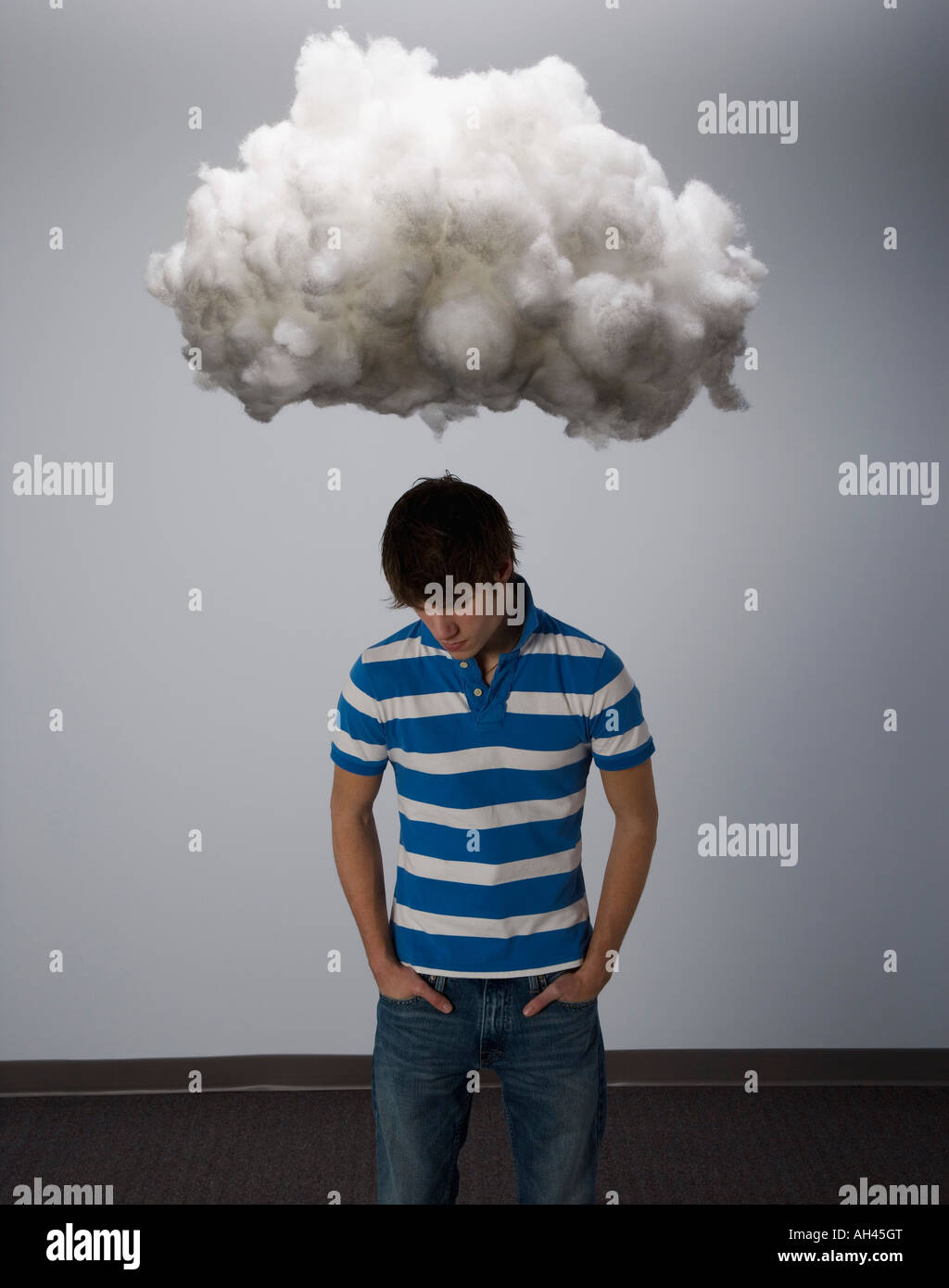 Небо с облаками. Земля длинного белого облака. Under the weather идиома. Красивое небо. Under a cloud.