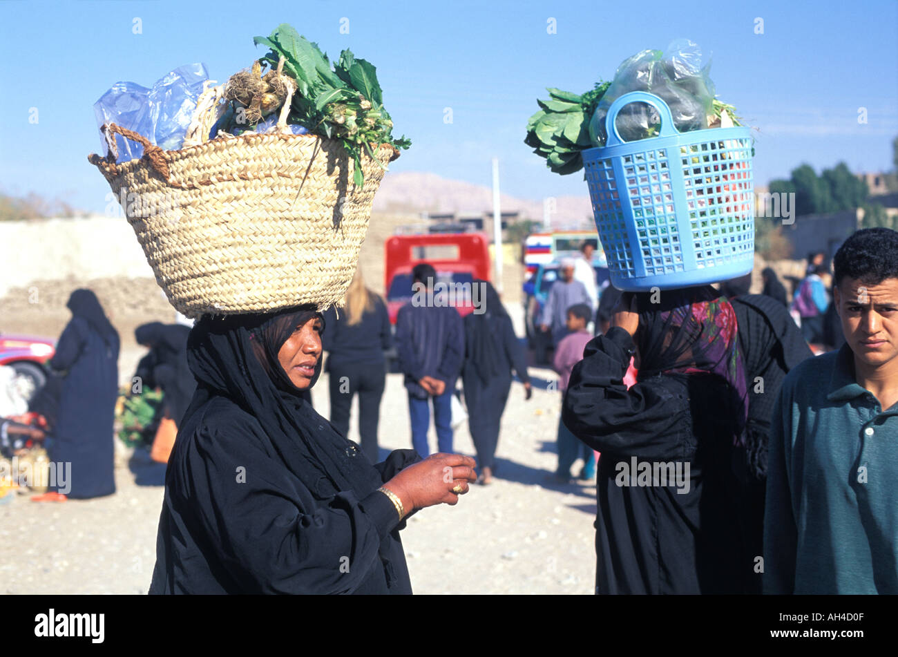 Luxor egypt street scene man hi-res stock photography and images - Alamy